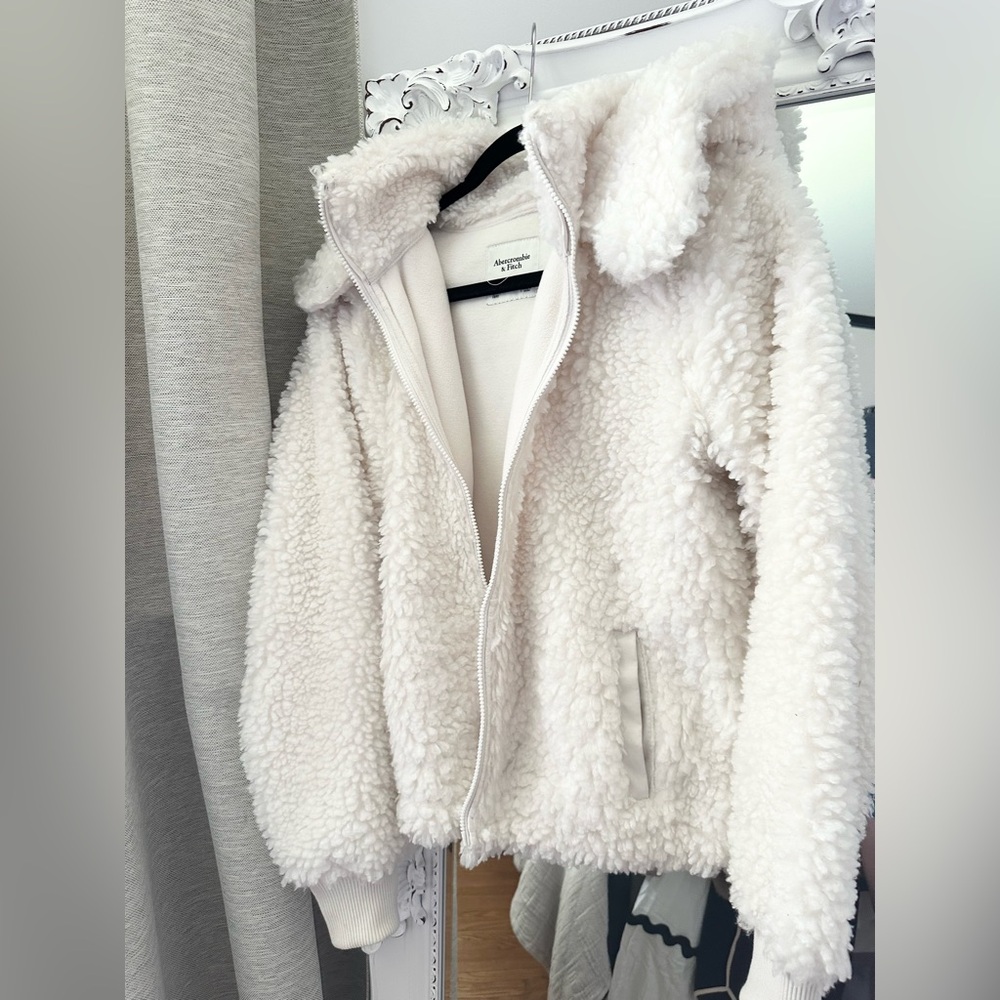 Abercrombie White Teddy Fuzzy Coat